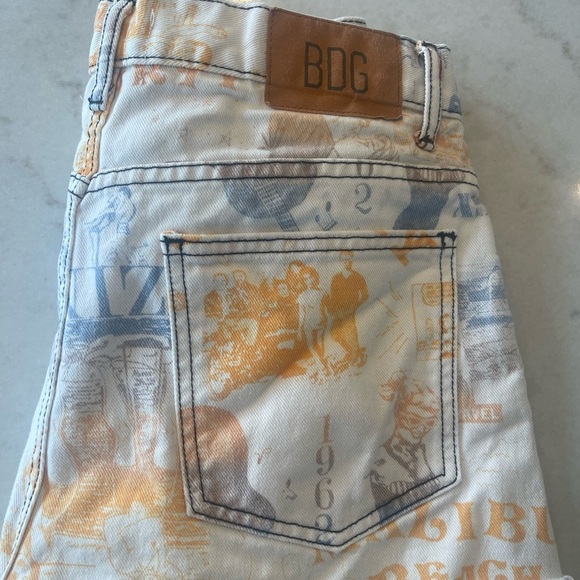 BDG URBAN OUTFITTERS GRAPHIC Malibu beach denim shorts! Button! Size 31 - Picture 8 of 9